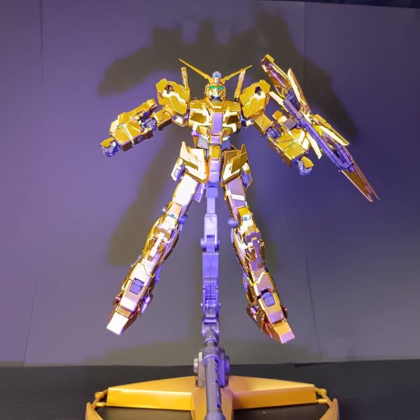 このキンキラにやられて、ガンプラ開始したのを思い出しました。ユニコーン系は、本当色々かっこいいいいいいい。（3枚目）