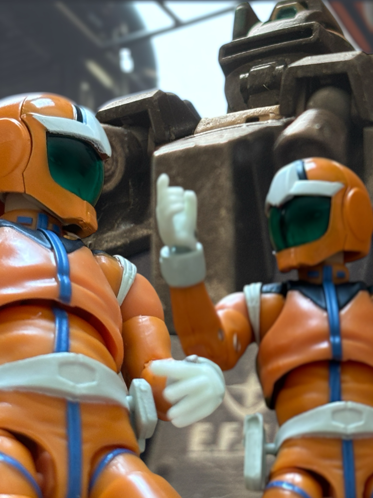 明日、12月5日から、予定どおり、北米奪還作戦が発動される。ジン・サナダ曹長は、ようやく自分の願った時が来たと思った。 作戦は10日以内に、ジオン公国軍の拠点をしらみ潰しにして、地球からその戦力を駆逐することをねらいとしている。具体的な攻撃目標は、西海岸のキャリフォルニアベース。そこの陥落をもって、ジャブローの本部は作戦完遂を宣言するはずだ。キャリフォルニアベースは、陸空海のあらゆる場所から攻撃に晒されるだろう。 特務G13MS部隊は、中米上空を空路で突っ切り、テキサス州のエリアに降下して、作戦を展開していた。ルート66を分断し、東側の敵がキャリフォルニアベースに集結しないように妨害する意図もある。東海岸には、東欧からの戦力が海路からも上陸してくるはずだ。四方から攻められるジオン軍は文字通り、袋の鼠だ。「しかし、本当にいたとなは、