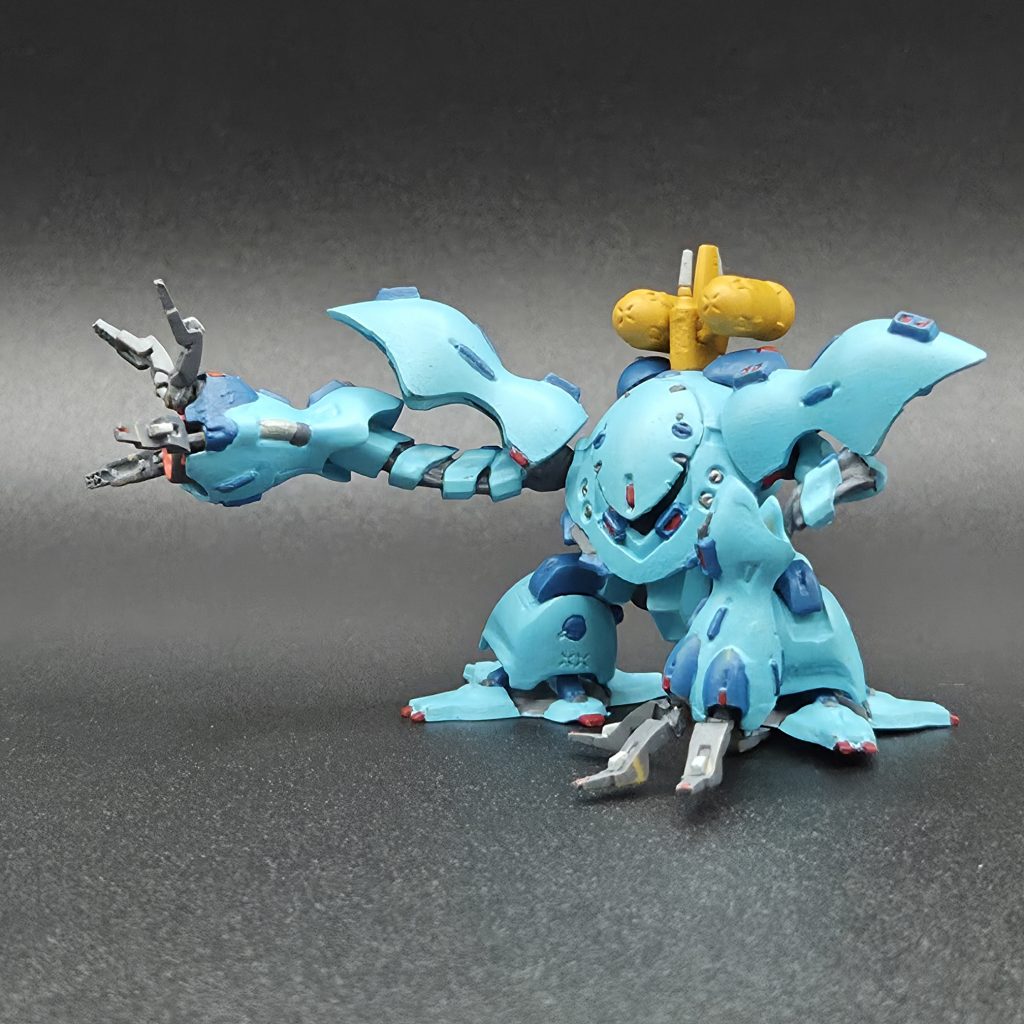 ただウチの子は接着ミスったか、左手がキレイに地面に接地しない・・・。