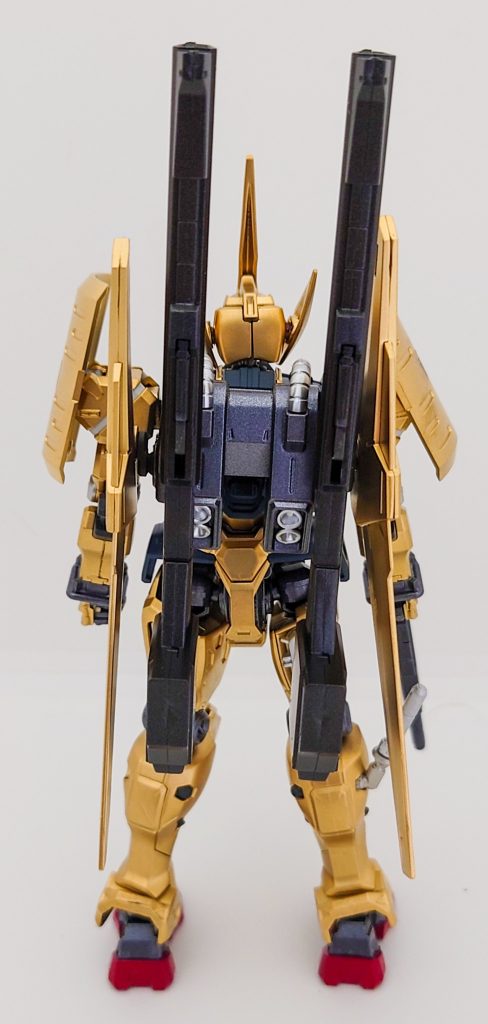 背面。バックパックは、HGUC百式のものをそのまま使用していますが、クレイバズーカは2丁装備させてみました。