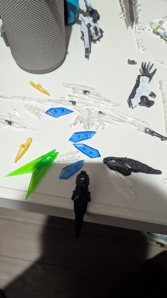 前の機体に付けただけです。(塗装前)クリアパーツ版なので良い感じに透けてくれました。早足で説明でした。戯言聞いてくれてありがとうございました。