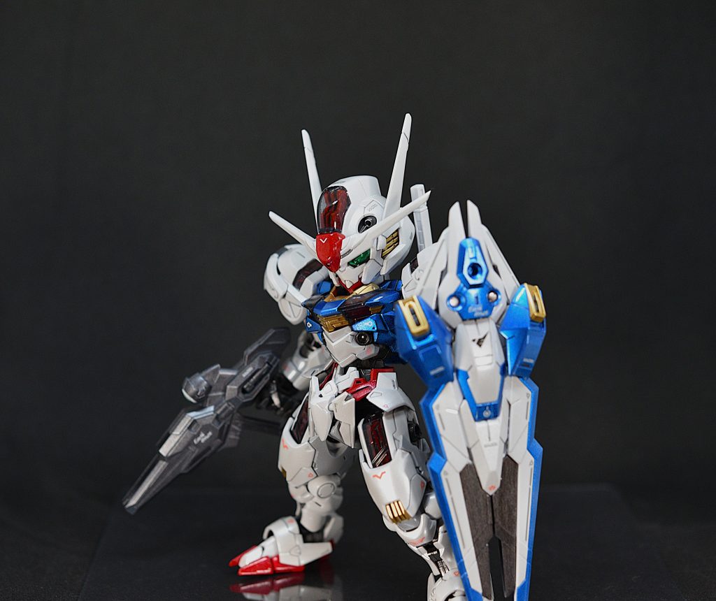 8月頭のデミバーディング完成後、『久々に大きいのが作りたいな~』と1/100スケールキットを作っていたのですが、水星の魔女でガンダム沼に沈めたw妻&娘がこのキット発売日に並んで買ってきてくれたので、こちらに乗り換えました。なのでだいぶ間が空いてしまいました…。