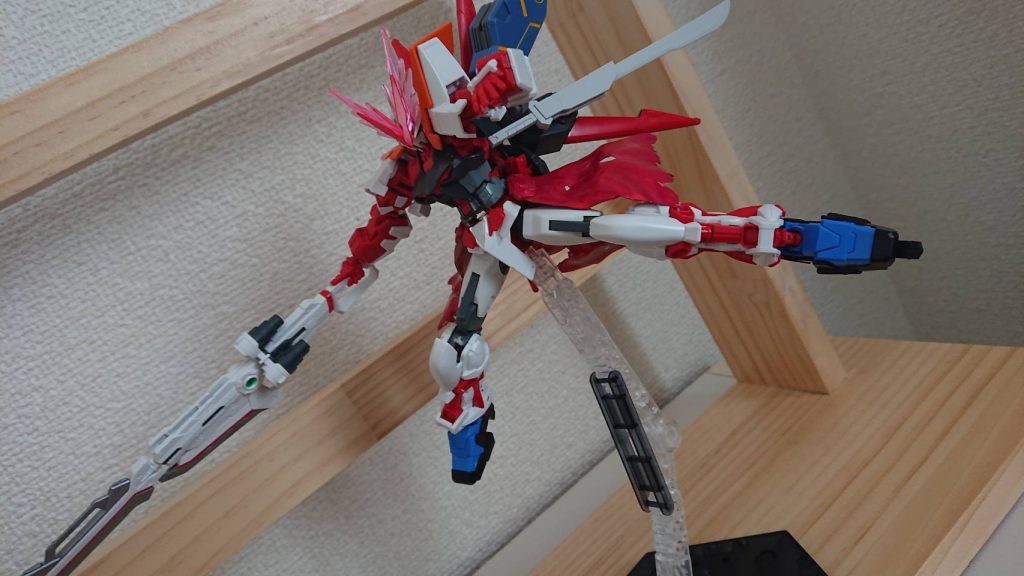 お次は、圧倒的バカガンダムヴィネフィクスレッドウィザード機動戦士エクセイテッショの機体です。ビルドシリーズでもないのにごつ盛り機体とう圧倒的バカです。だからお気に入りです。あとマントも個人的スコスコポイント↓ヴィネフィクスの詳細はここから!https://gumpla.jp/hg/1915168