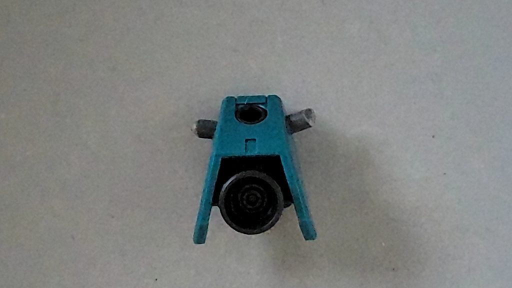 背中にはルブリスウルのバックパックに3㎜穴を刺して