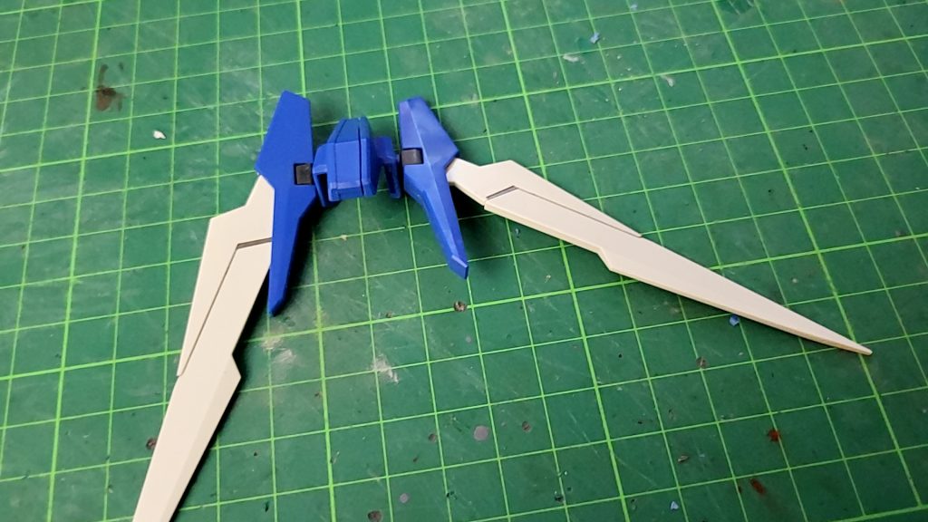 バックパックのバインダーが小さかったのでAEG-2ノーマルの羽を