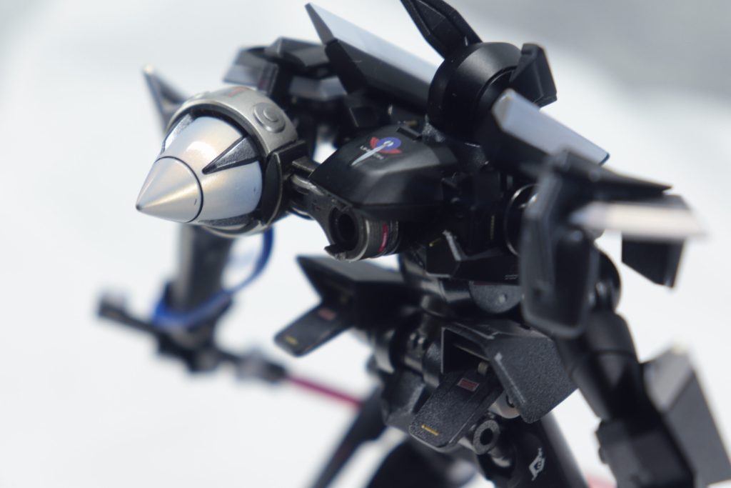 ボディのフレームは内部はHGなのにしっかりディテールがあったので金、シルバーで塗り分けしています。頭部をはめるとほぼ見えないですが。
