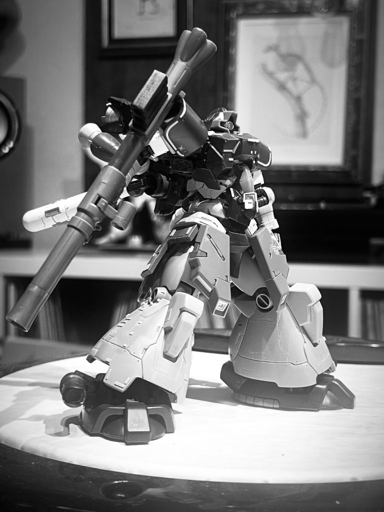 作品名：ドムさんのカタチができました<p>製作中のドムさん、スタイリングが決まりました 以前壊れた胸部アーマーは旧HG百式のものを流用してたのですが、破損したため別途入手した胸部アーマーはHGUC REVIVEのものだったらしく角張っててタイト。雰囲気変わりまし […]</p>
