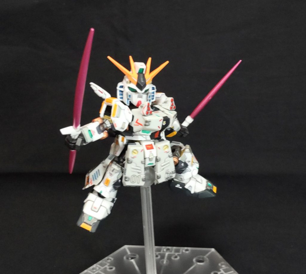 ビームサーベル二刀流。鎧武者みたいですね😃。