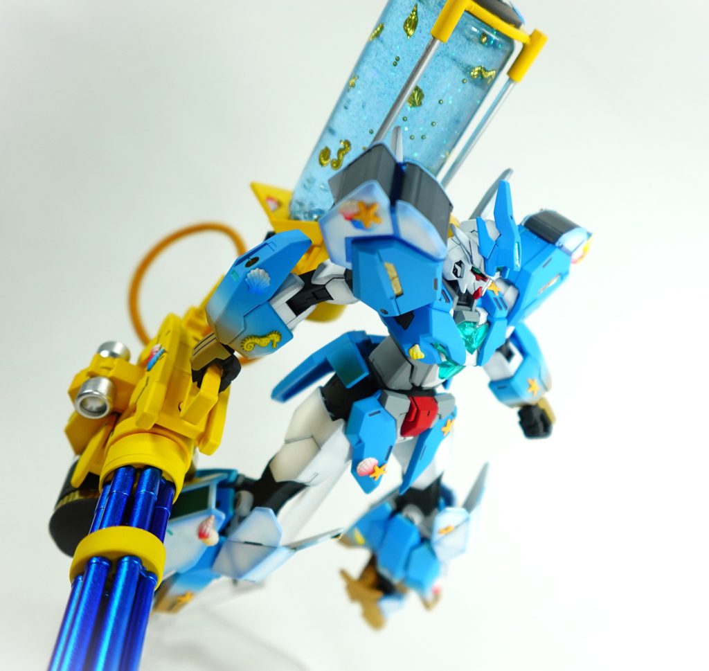 サンディブラウンとスカイブルーを塗って、その色の境目にクリアホワイトをのせて海の砂浜をイメージしたカラーリングにしてみました。