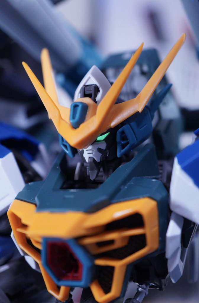 いつも通りバルバトス側の頬パーツはカット(笑)カラミティ側の頬パーツと短い方のアンテナをちょちょいと弄ってバルバトスに接着