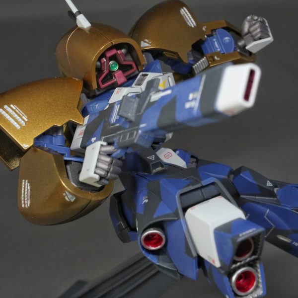 『HGUC アッシマー』 ティターンズブルーのスプリッター迷彩仕上げ