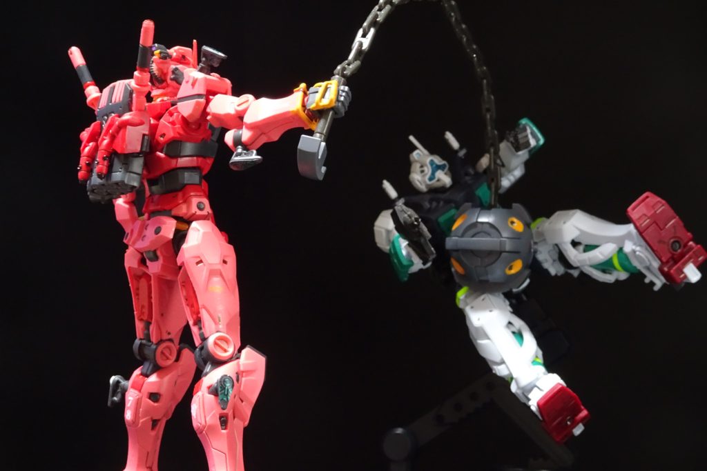 シュウジにバトンタッチして、ガンダムハンマーで雑にやられるボカタ機。