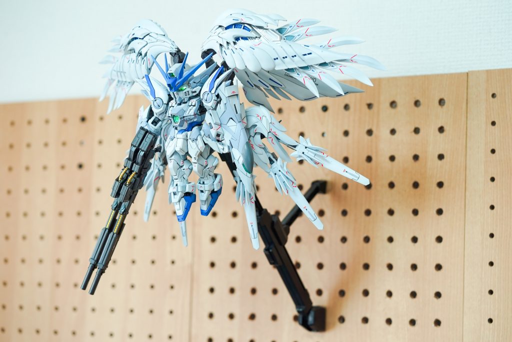 作ったものはこのように飾ってます。地震は怖いですが。。ちょっと揺れるくらいじゃ落ちなさそうです。