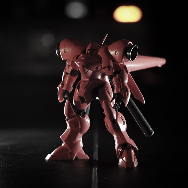 無改造でストレートに組むか、カラーリングだけオリジナルで遊ぶか、別MSのセミスクラッチ&ミキシングの芯として使うか。（1枚目）
