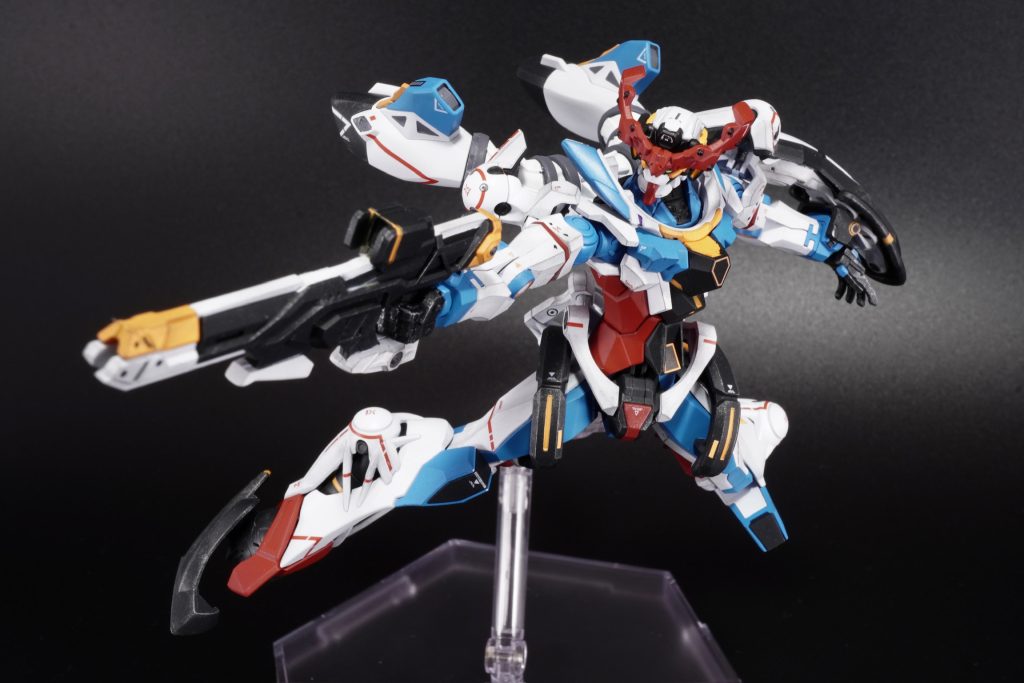 ポーズをつけると途端にカッコよくなる不思議なデザインですね！