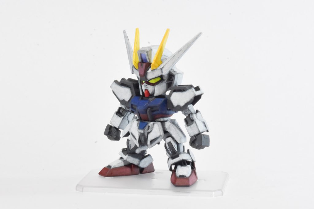 本体はほとんど素組みです。いい造形してますよね。