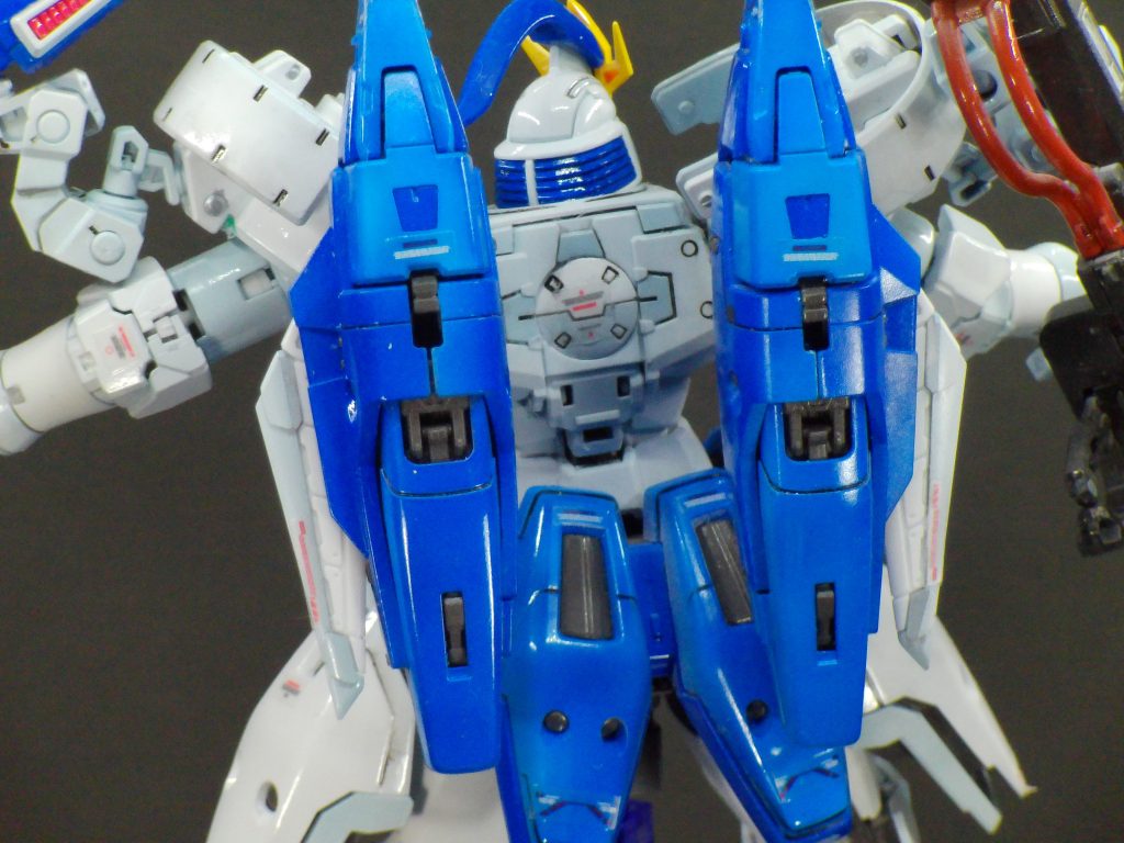 背面のバーニア部分が青の２色が分かる部分のはずなんだがちょっとわかりにくいかな？