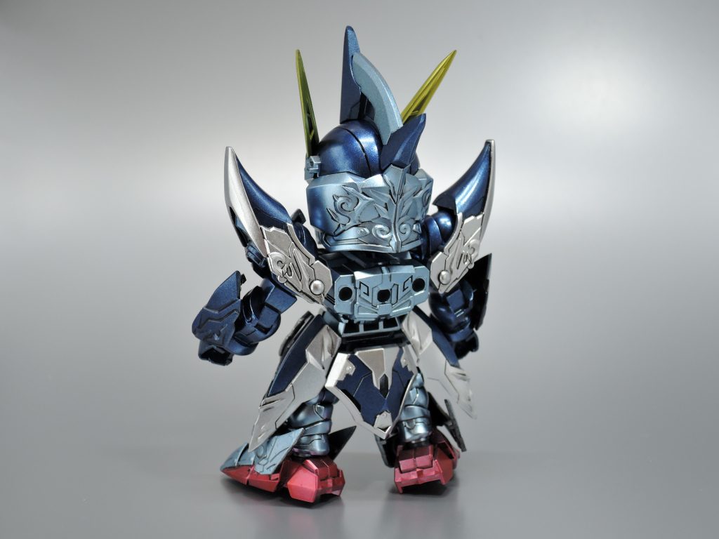 背中が特にストライクガンダムっぽいです！いろいろ装備したら、まず見えなくなる背中・・・ｗ