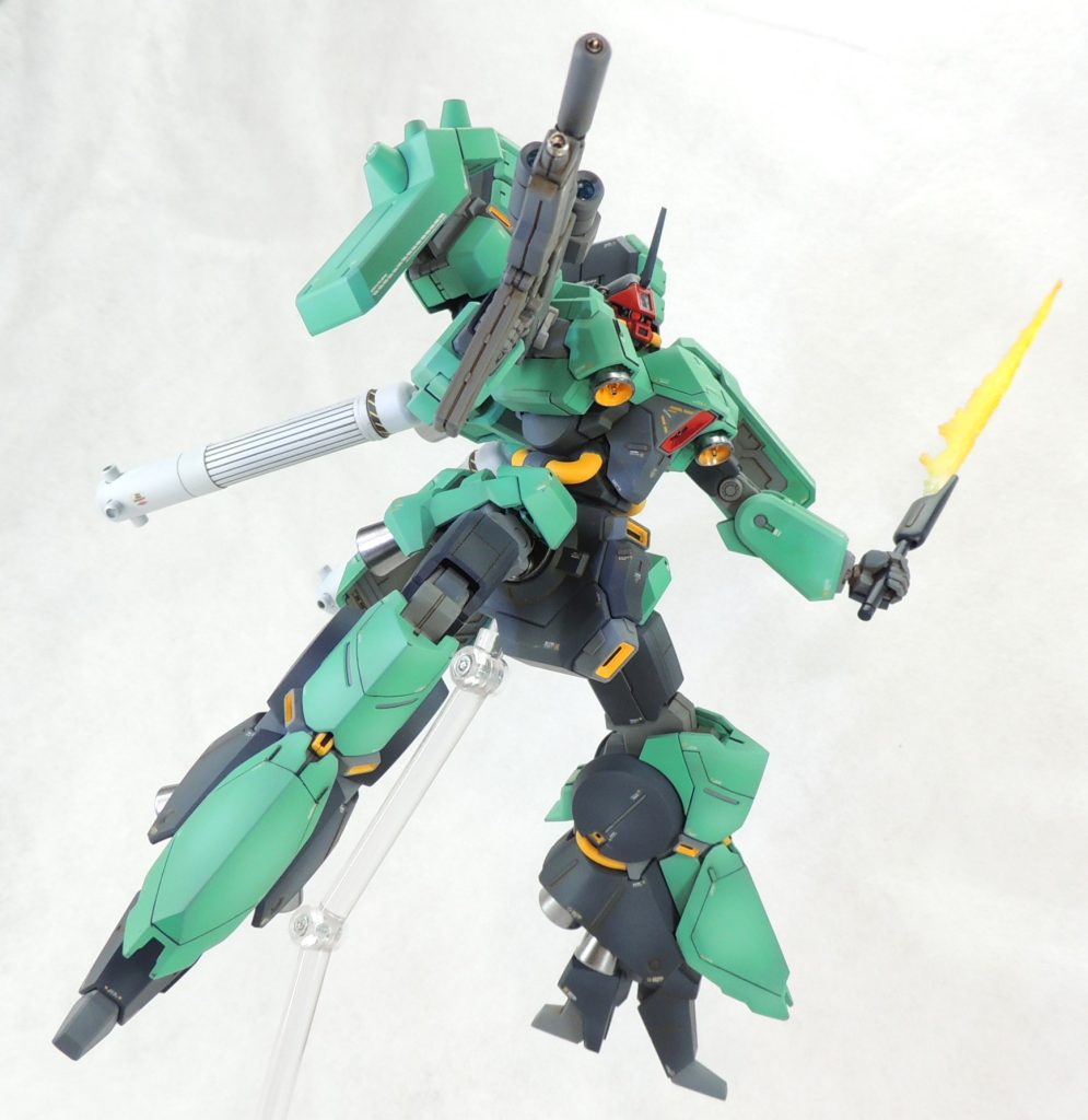 ■ビーム・マシンガン 無改造ですが、銃口等に金属製パーツを用い、精密感をアップさせてみました。