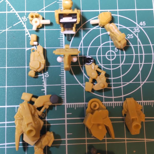 以前、武器を奪われてしまったスタークジェガン。無念を晴らすべく、救済の為とっかかってみましたが...バエそうなネタもなく取り敢えず可動化にしましたが、可動方法は以前のヤジルシさんの作品とほぼ被ってしまいました😣ので構造だけ。この先どうしよう😥 （2枚目）