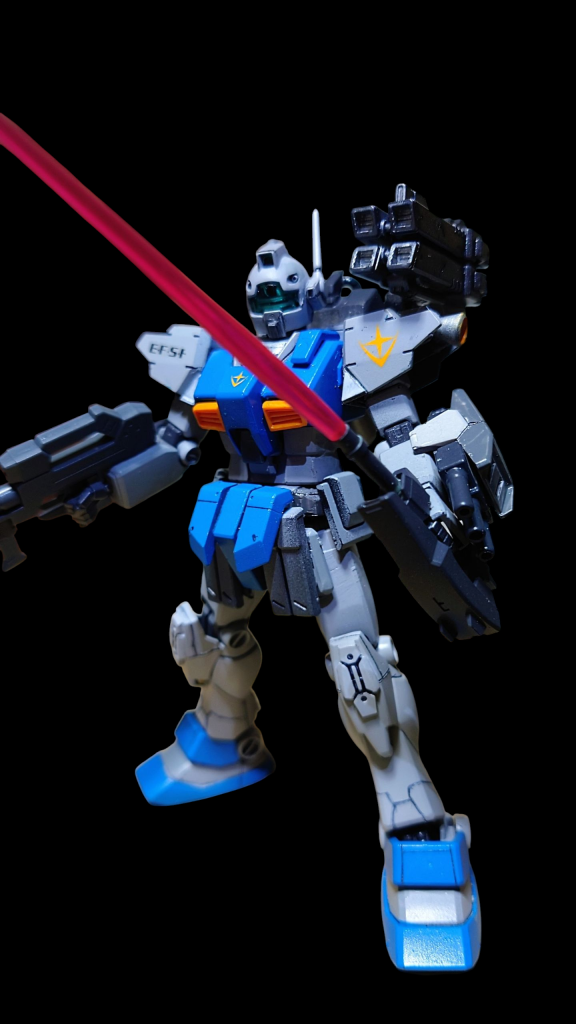 武装はテストタイプビームライフル、左にバックラー付き3連ビームガン、ビームサーベル、新型ビームサーベル、追加で右手側にバックラー兼ナックルガードがあり、格闘可能です。オプションで4連ビームスプレーポッド、腰部にバズーカを懸架できるラッチありますが装備はしたことないそうですW