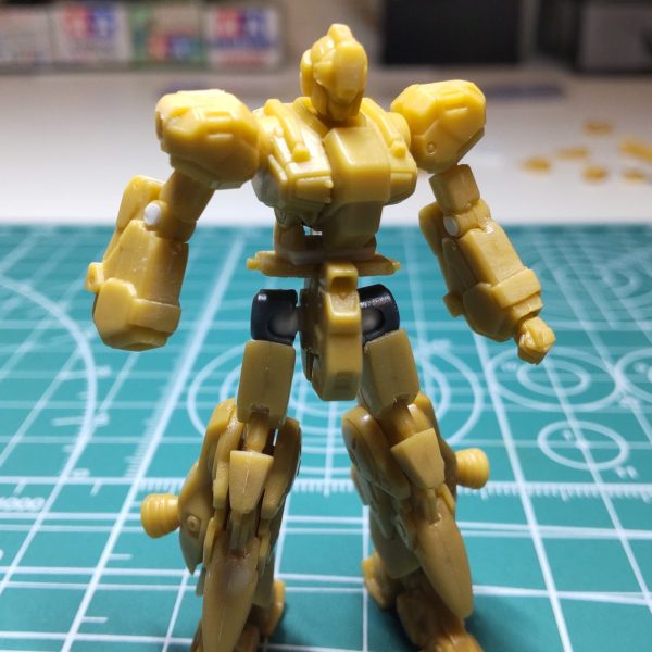 以前、武器を奪われてしまったスタークジェガン。無念を晴らすべく、救済の為とっかかってみましたが...バエそうなネタもなく取り敢えず可動化にしましたが、可動方法は以前のヤジルシさんの作品とほぼ被ってしまいました😣ので構造だけ。この先どうしよう😥 （1枚目）