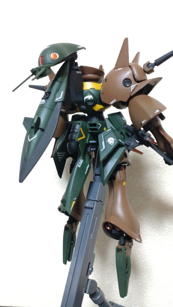 妄想設定としては、2314年にヴェーダに存在した設計データから連邦軍が製造した機体。ELS侵攻により、データ収集のために製造していた試作機も戦場に駆り出された。しかし、機体コンセプトの一撃離脱戦法と防衛任務が噛み合わず、活躍できなかった。以下、各武装です。