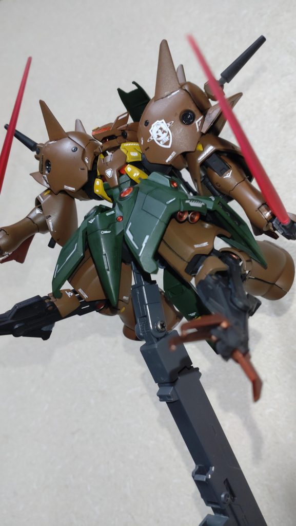 5.GNビームサーベル　6.GNクローガブスレイのものを使用しました。クロー部はGNフィールドを展開することでそのまま刺突することができる想定です。