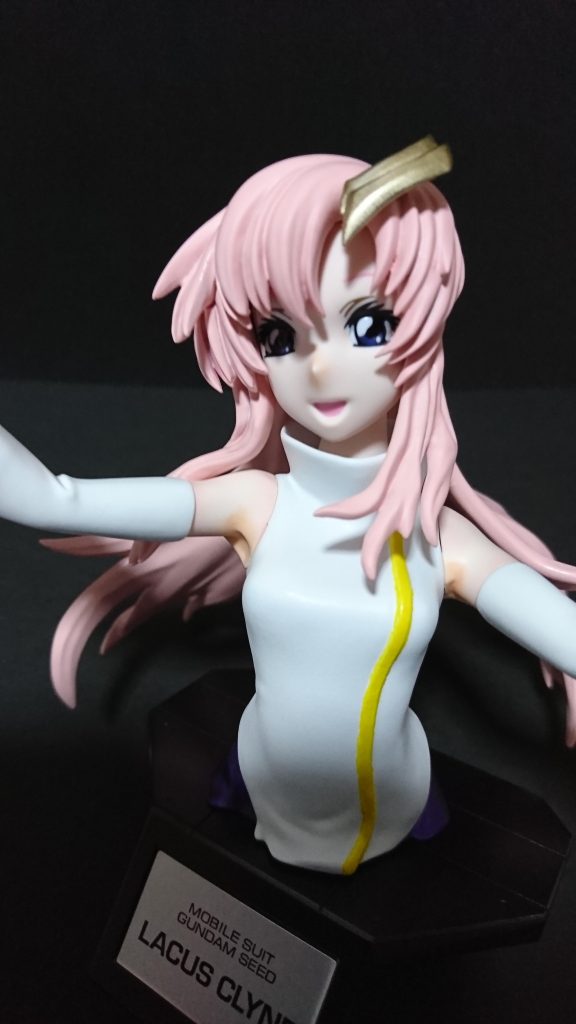 お顔ですがそのままだと味気ないので鼻を若干お化粧施しました。