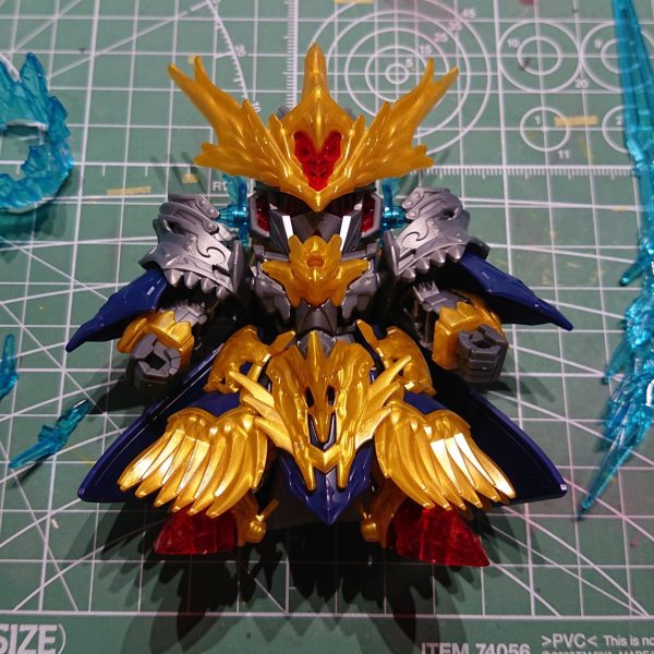 SDW HEROSよりアーサーガンダムMk-ⅢSDWスタイルのSDガンダムの中で、デザインが気に入って購入したキットです。塗分けが大変なキットだったので、塗装を色々試してました。最後の追い込みまで来たので、モチベ維持のため投稿します。 （1枚目）