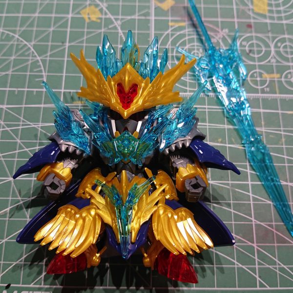 SDW HEROSよりアーサーガンダムMk-ⅢSDWスタイルのSDガンダムの中で、デザインが気に入って購入したキットです。塗分けが大変なキットだったので、塗装を色々試してました。最後の追い込みまで来たので、モチベ維持のため投稿します。 （2枚目）