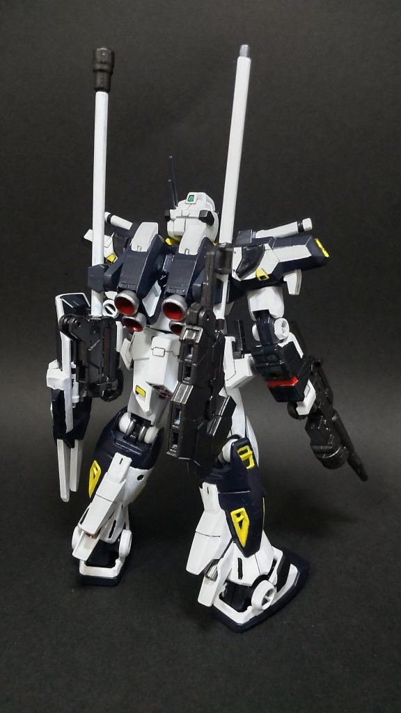 正面及び背面。　　　　　　　　　　　　　　　U.C.0090。一年戦争時、ジム・ストライカーのパイロットだった連邦兵がロンドベルに配属され、ジェガンに乗り換えるまでに使用していた機体。　　　　　　　　　　　　　　　　　　外見こそ旧式だが中身はジムⅢをベースとしており、グリプス戦役時にケラウノス及びカラバで運用されたジム改[ワグテイル]のパーツやアナハイムの試作パーツなどで改修されている。という設定となっております。