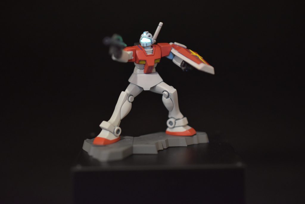 カメラはUVライトで発光します。ミニチュアって何かワクワクします☺️