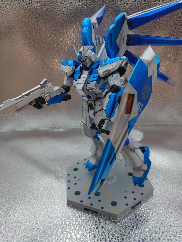 Hi-νガンダム キャンディ&パール塗装–4枚目/制作者：Leo