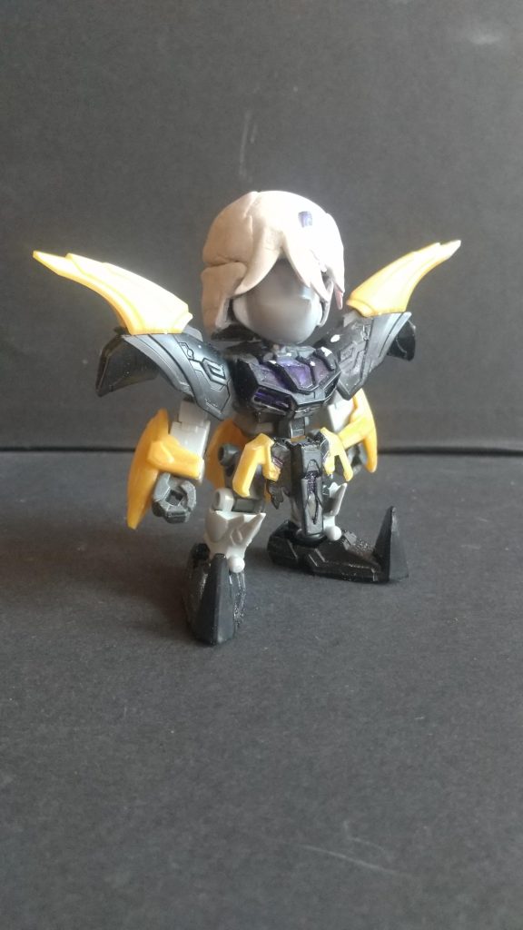 ここからどうすれば良いのかわからず立ち往生してますw表情差し替えるために分割できるようにしようかとか色々考えましたが、自分の技術では無理と悟りパテ爆盛りしてびっちり固めてしまいました…