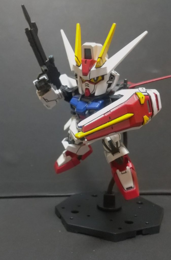 SDのガンダムはなんか目を描いてしまいがちですあとトップコートは光沢スプレーでツヤツヤにするのが趣味です