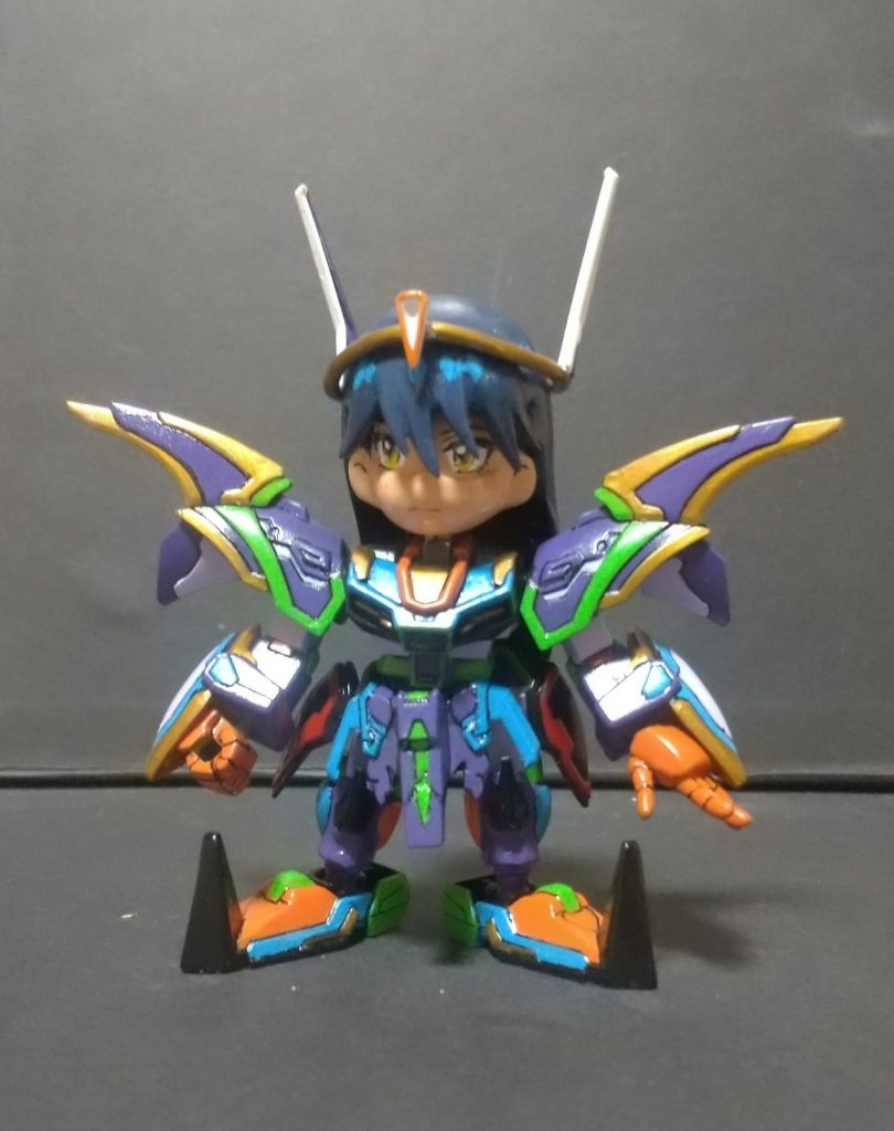 それでまあ何とか形にはなりましたいつも通りの筆塗り、乗機をイメージしたカラーリングにしたつもりですが、元キットの悪魔ぽいデザインと派手な配色が相まって何か凶悪な見た目に…