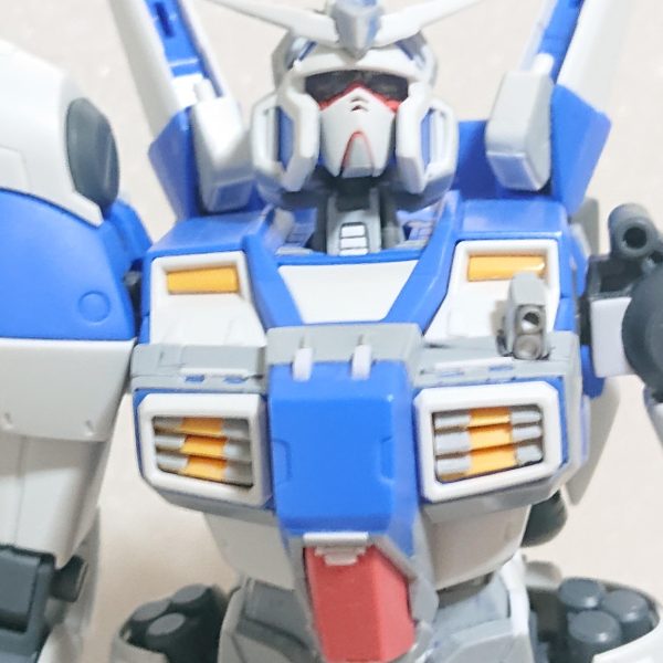 何がしたいのかわからなくなった今年の1月にガンダムベースで買えたGP04、肩が気に食わず、削りまくって丸みを出し、まだ怒り肩だったので接続位置を切り取りかなり下げヤメレバいいのに色々いじり出したらいつまで経っても完成できませんちなみに腹と足首はボールジョイントにし、デティールはGQ風にしたつもりだったりして肩はだいぶ好みになったと思います顔もマークⅡ顔を優しくなるようにいじりましたが失敗ゆくゆくは例の謎のシルエットを実現させ、来年のオラザクに出したい（3枚目）