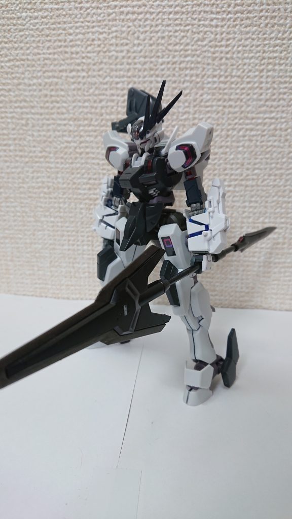 お次は、ライバルガンダムディザスター機動戦士ガンダムエクセイテッショの主人公の元親友が乗る機体だよ。ブレードアンテナが片方しかない機体のデザインにハマってたので片方に寄ってます。実は結構初期に作った中だとお気に入り。↓ディザスターの詳細はここから!https://gumpla.jp/hg/1709679