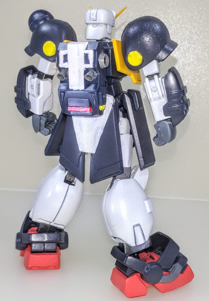 背面。主に初代hgエールストライクベースによるプロポーションの変更とフル可動化をテーマに製作したものですが、リメイクにするにあたり一部可動部分を現行仕様にしました。