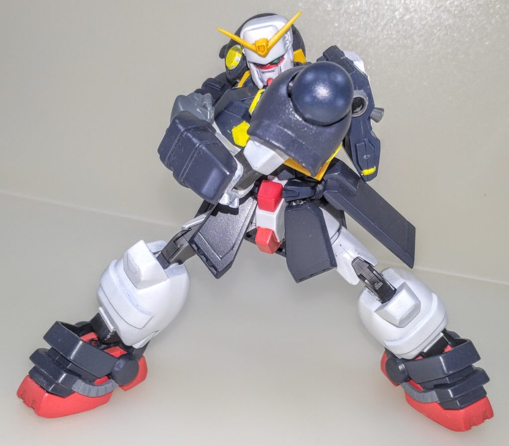 劇中でも見られたタックルポーズもこの通り。