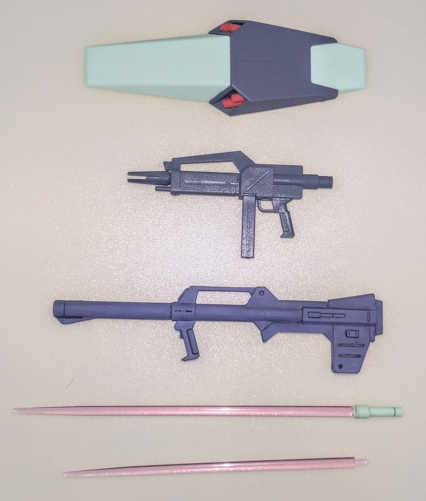 武装類。ゲート跡の処理を施した以外はキットのままです。今回hgucスーパーガンダムに付属するハイパーバズーカを追加しました。逆シャアの時期からユニコーンまでの期間には使用されていたことを想定して追加しました。