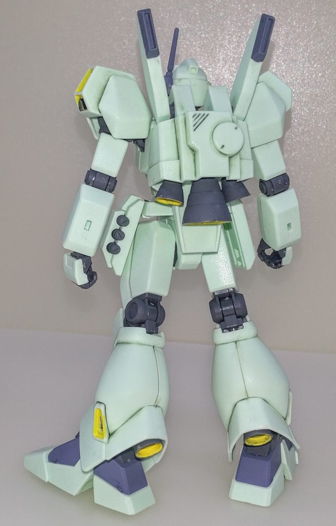 背面。主に合わせ目消しと部分塗装等の成型色フィニッシュのみです。とは言いつつ武装も一部追加しました。