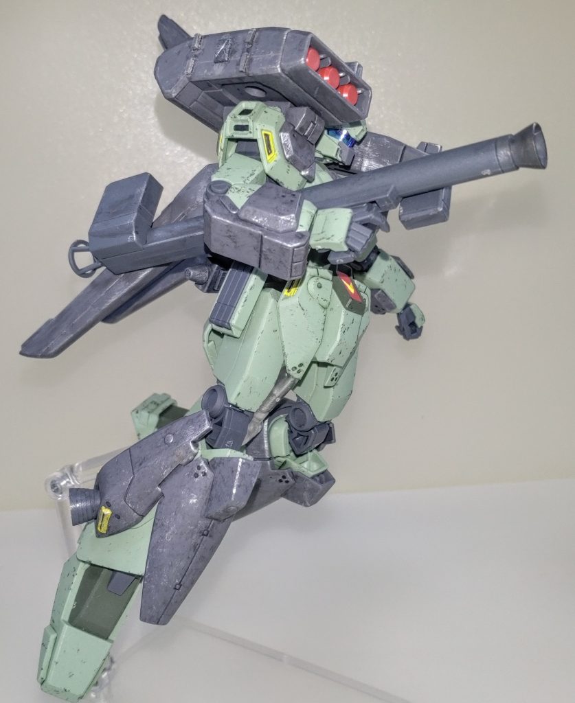 最後にパッケージと同じポーズ。以上スタークジェガンでした。前述に話したように最初このリニューアルされたデザインに慣れるのに少し時間が掛かりましたが、映像で動く姿を見ていく内に変更された部分にもメリットがあることに気づいてからmsv版とは別の見方も見れる機体だなぁと思うようになりました。最後まで見て頂いてありがとうございました。