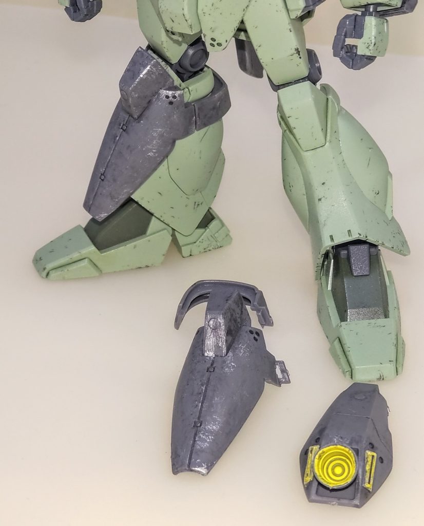 下半身。上半身と同様の工作を行なっていますが、増加装甲が追加されている箇所はなるべくチッピングは控えめにしました。