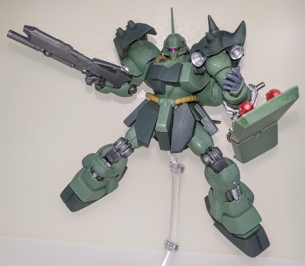 最後に旧1/144キットのパッケージを意識してのポーズ。以上ギラ・ドーガでした。このキットもジェガン同様、とても組みやすく劇中のフォルムを忠実に再現した傑作だと思います。最後まで見て頂いてありがとうございます。