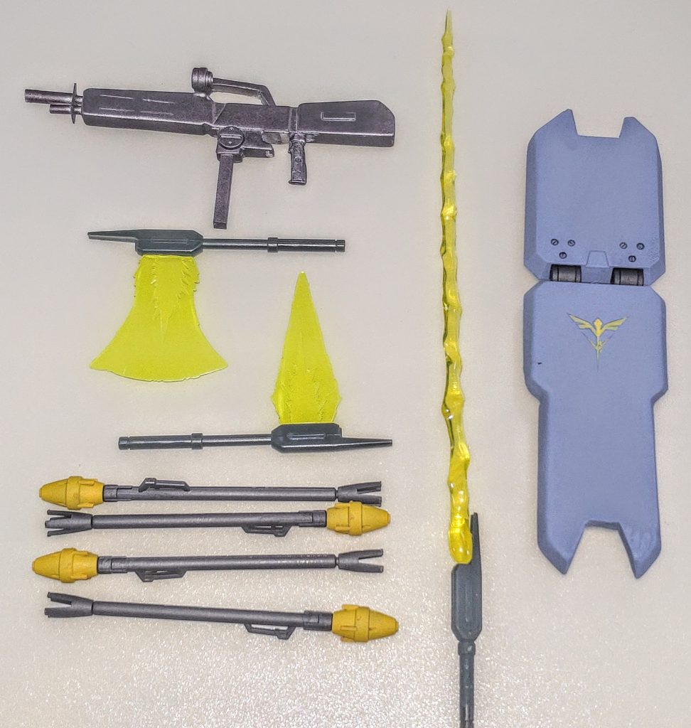 武装類。ビームライフルはコトブキヤのグリップパーツ以外は全てプラ材でスクラッチしました。シールドもパーツの切り貼りで再現しましたが、地味に苦労した部分です。