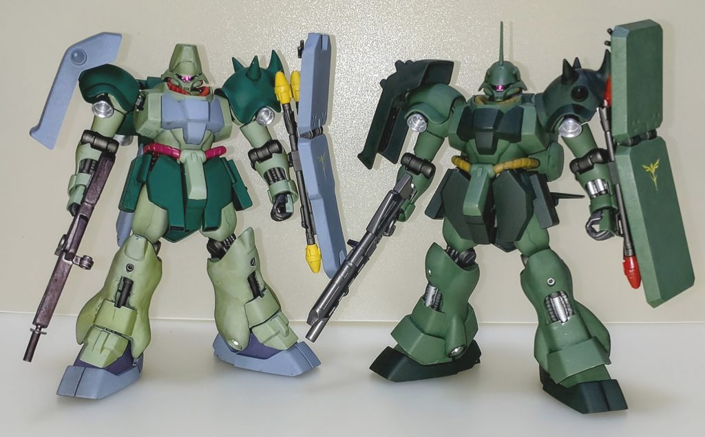 ギラ・ドーガとのツーショット。カラーもそうですが、各パーツの変更だけでもここまで印象が変わるのは実に興味深いです。