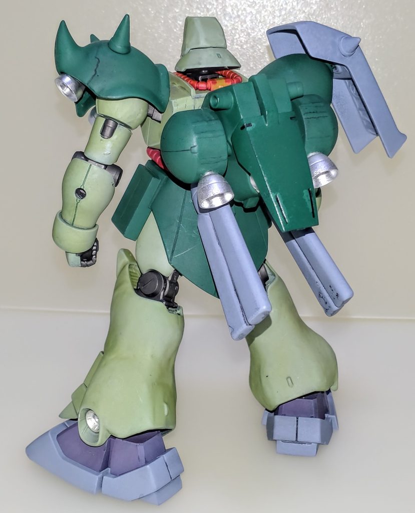 背面。主にエポキシパテ等のパーツの形状出しとジャンク品の流用で製作しました。