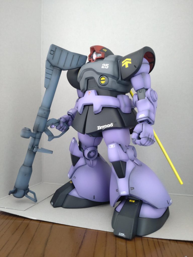 ガンダムデカールのツィマット社用を使用。他の市販デカールと併用すれば良かったなぁ…フクラハギ辺りに大判のジオン章欲しかったかな